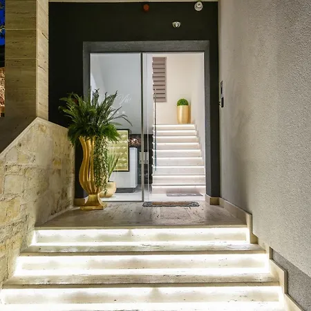 Luxury Lavie Konukevi