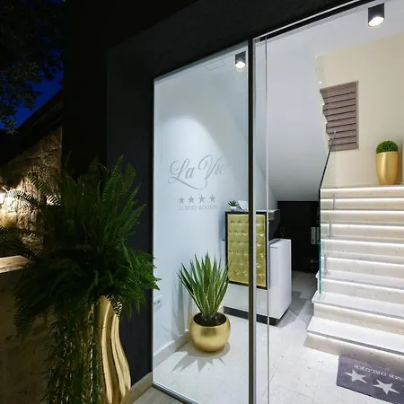 Luxury Lavie Konukevi