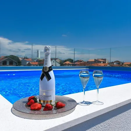 Luxury Lavie Konukevi